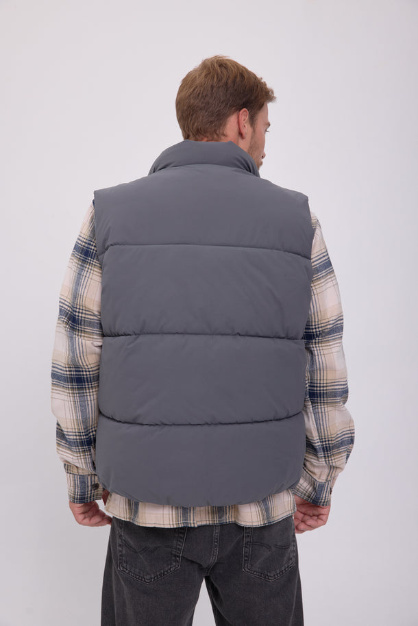 Product CHALECO PUFFER VESTERBRO - Iron Gate - Image 2