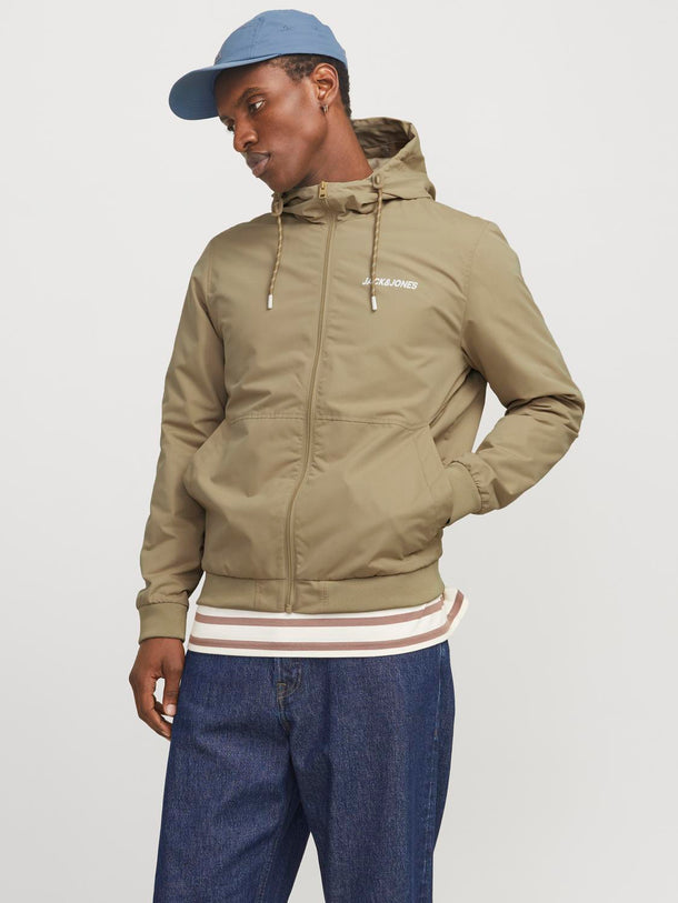 Product CHAQUETA RUSH LIGERA CON CAPUCHA Y LOGO - Crockery Detail:SOLID - Image 5