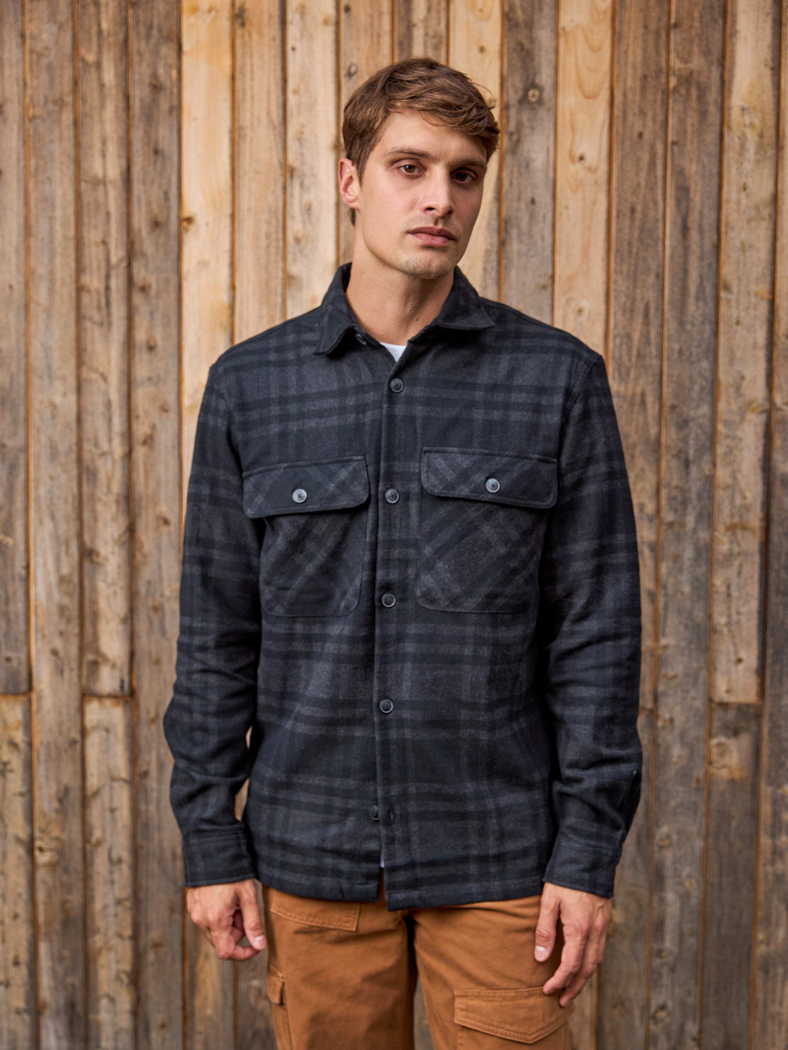 SOBRECAMISA RAYMOND - Black Beauty Fit:COMFORT FIT
