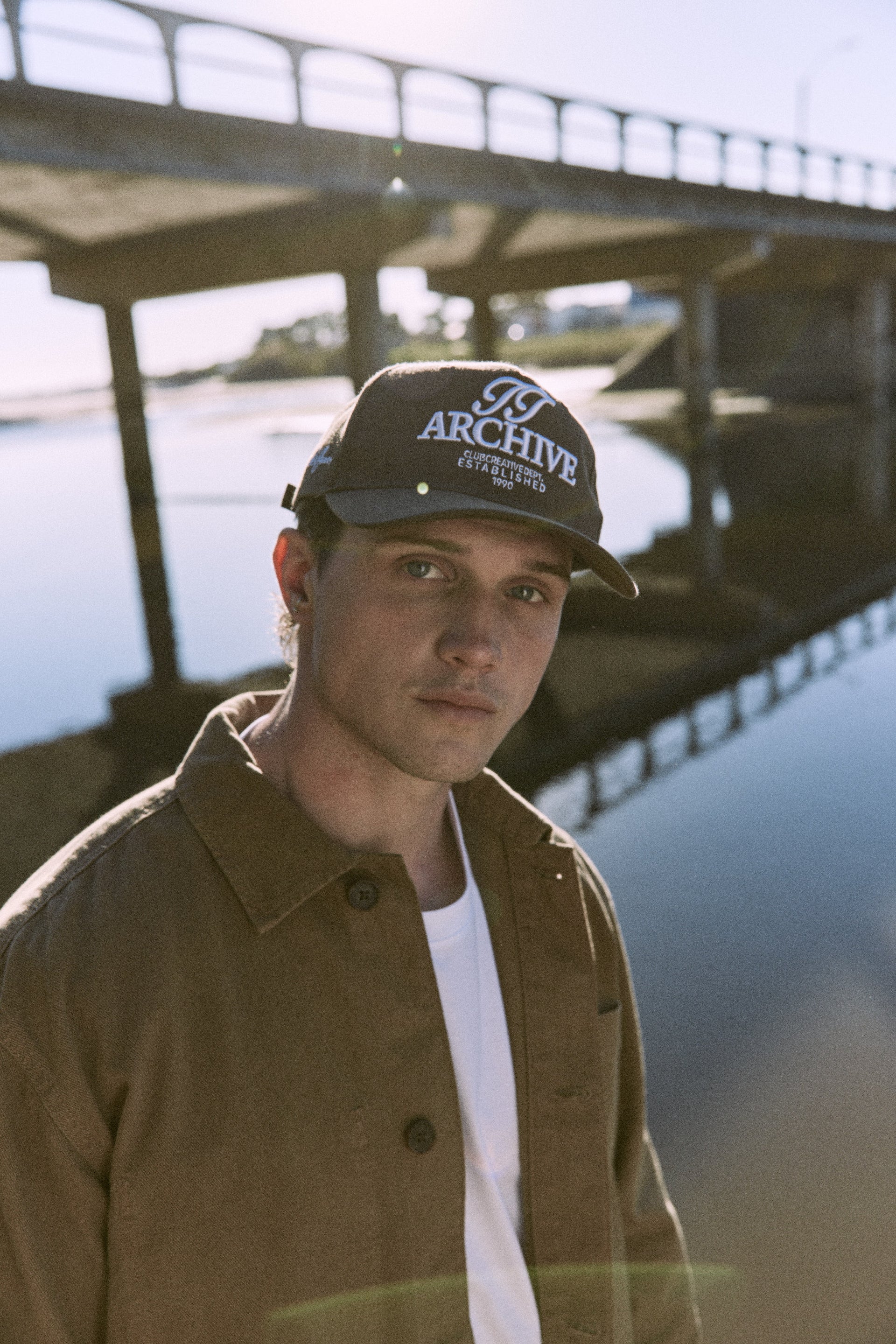 GORRO CON VICERA HAINES - Chocolate Chip