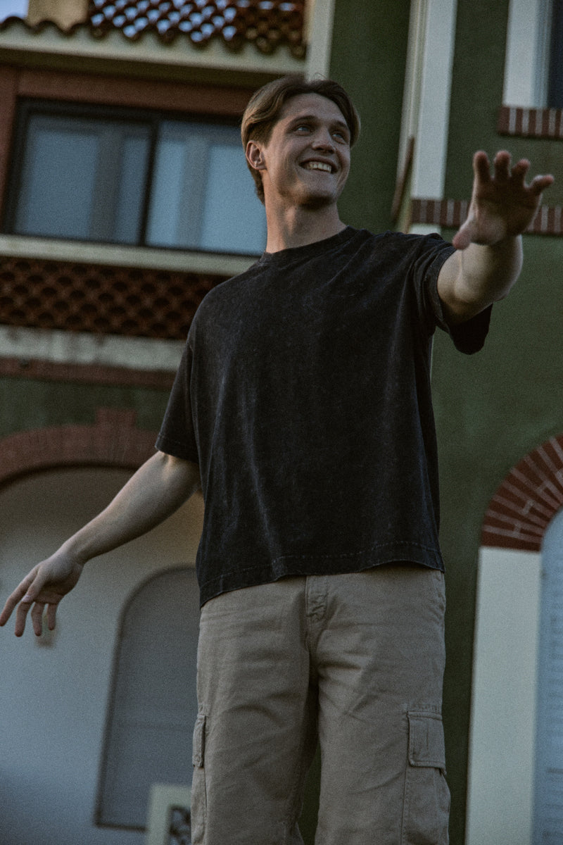 CAMISETA OVERSIZE CROPPED ACID WASH RETREAT - Black