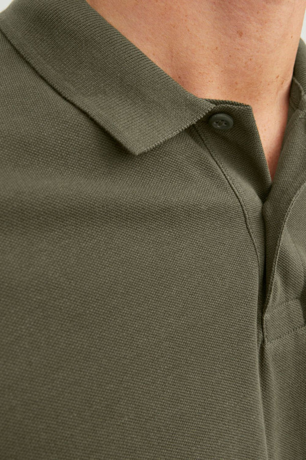 Product CAMISETA POLO BASIC - Olive Night Detail:SLIM FIT - Image 3