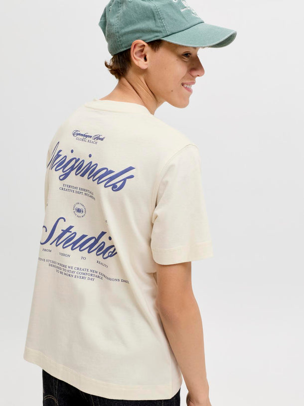 Product CAMISETA RELAXED BORDADA NORREBRO JNR - Antique White Print:AW 26 - Image 3