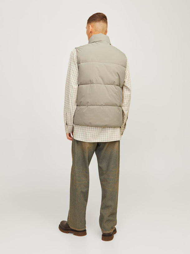 Product CHALECO PUFFER VESTERBRO - Silver Sage - Image 10