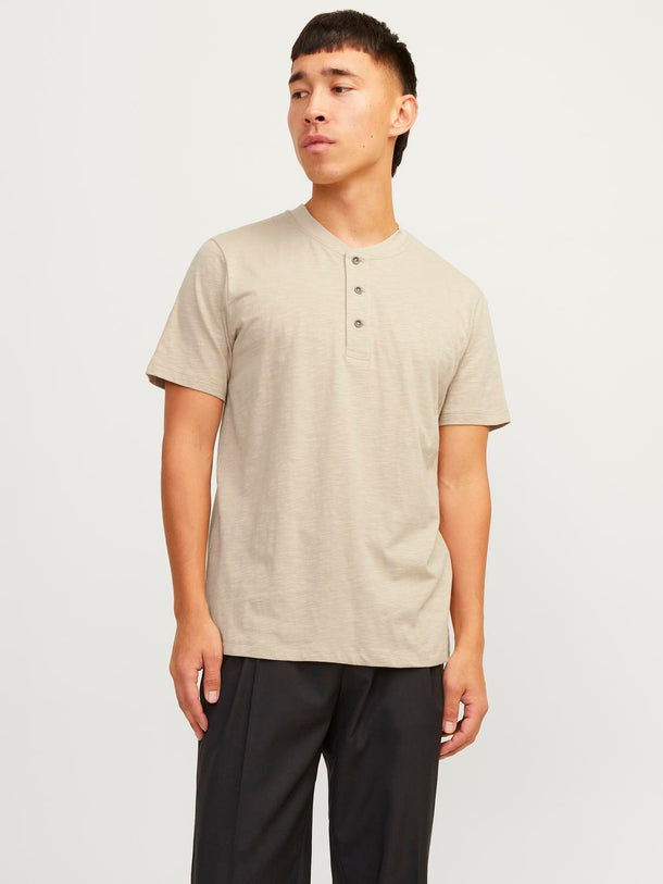 Product CAMISETA REGULAR CON BOTONES HENLEY- - Image 1