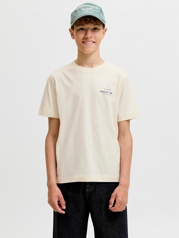 Product CAMISETA RELAXED BORDADA NORREBRO JNR - Antique White Print:AW 26 - Image 1