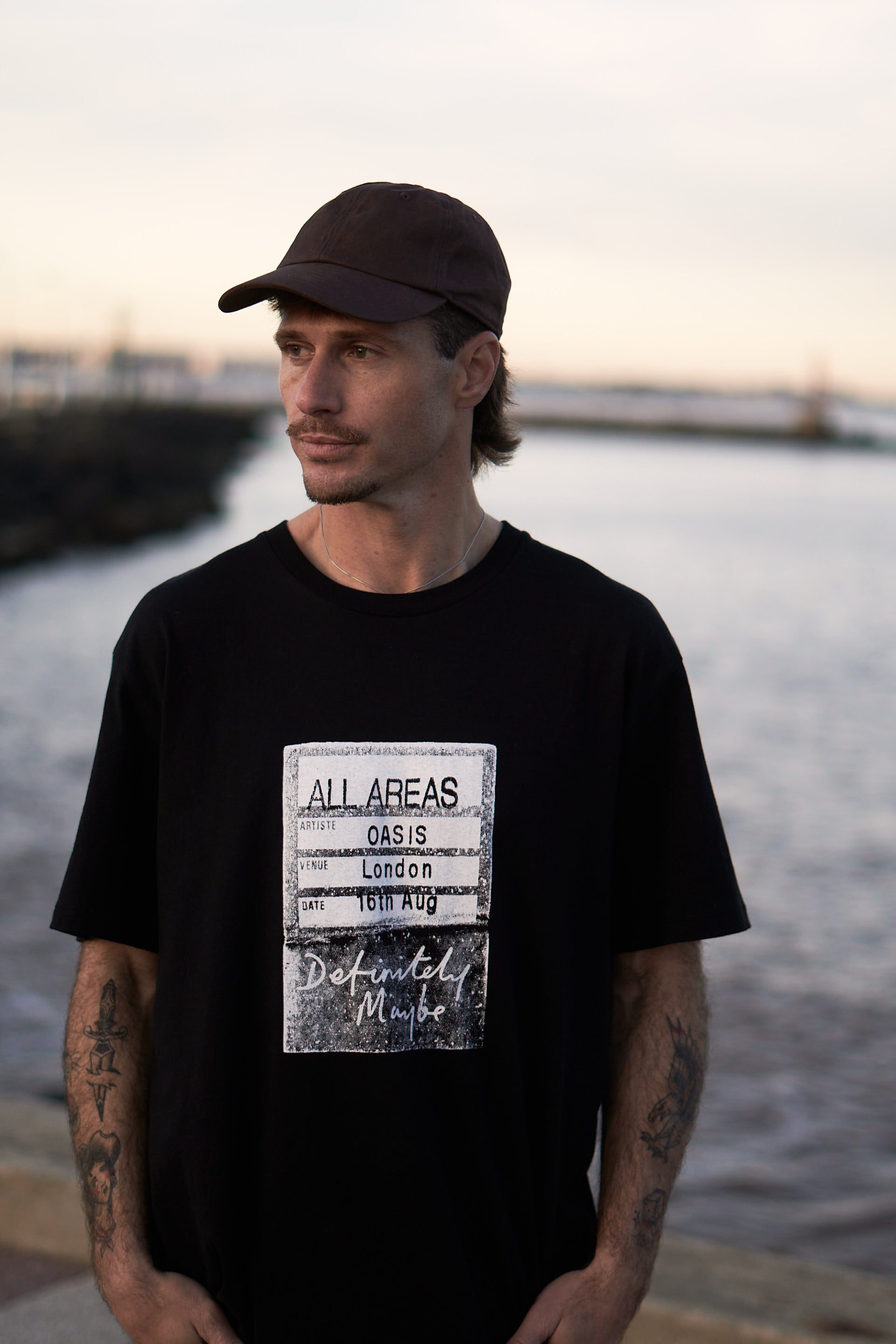 CAMISETA OASIS - Black