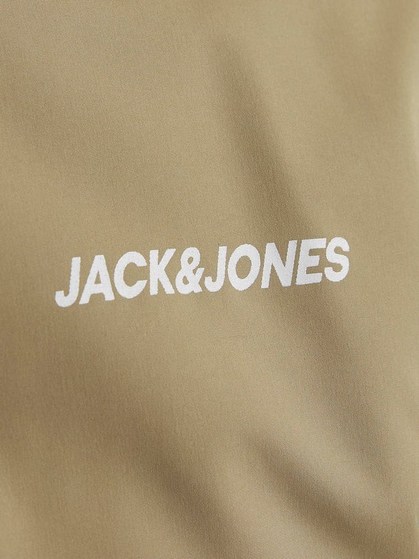 Product CHAQUETA RUSH LIGERA CON CAPUCHA Y LOGO - Crockery Detail:SOLID - Image 3