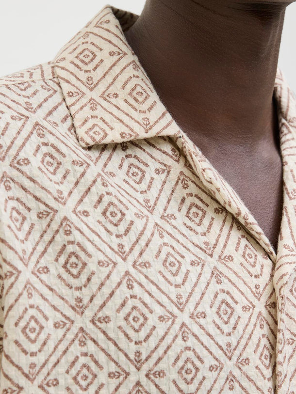 Product CAMISA RELAXED ESTAMPADA VINCENT - Oatmeal Fit:RELAXED FIT - Image 2