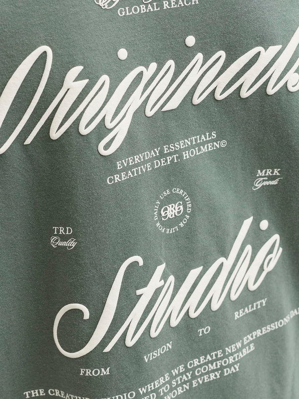 Product CAMISETA RELAXED BORDADA NORREBRO JNR - Laurel Wreath Print:AW 26 - Image 7
