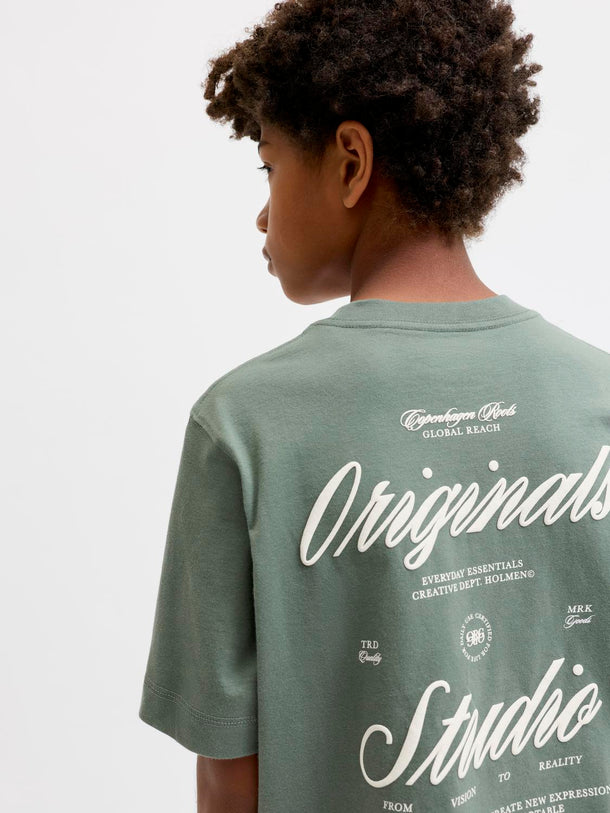 Product CAMISETA RELAXED BORDADA NORREBRO JNR - Laurel Wreath Print:AW 26 - Image 3