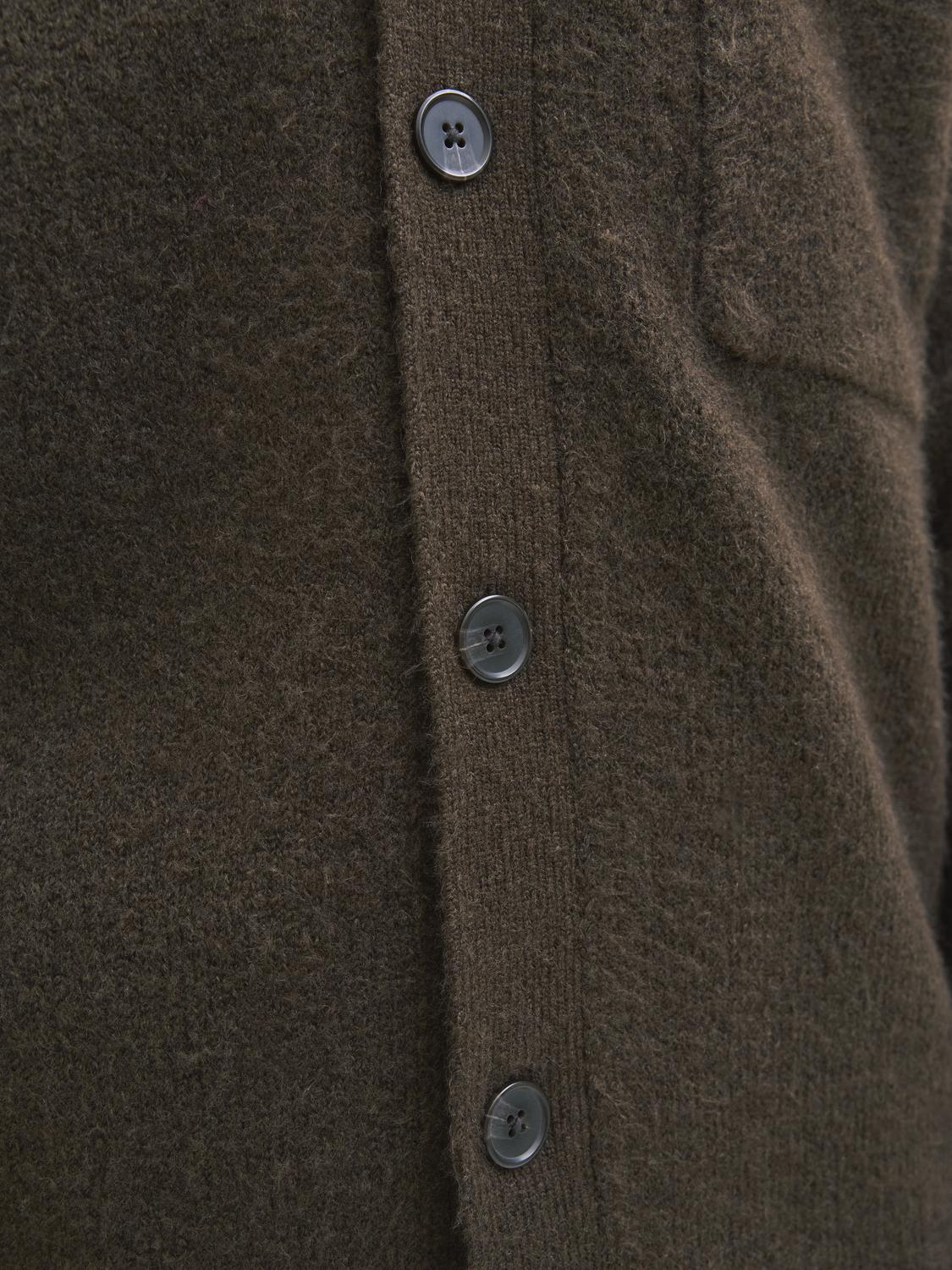 4864717