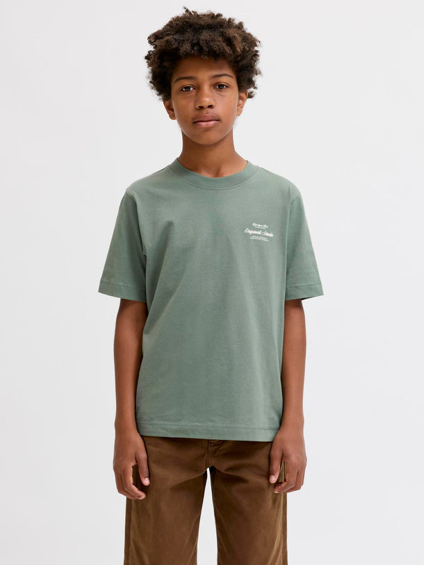 Product CAMISETA RELAXED BORDADA NORREBRO JNR - Laurel Wreath Print:AW 26 - Image 1