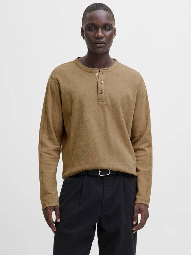 Product CAMISETA REGULAR TYRELL-Malt Ball - Image 1